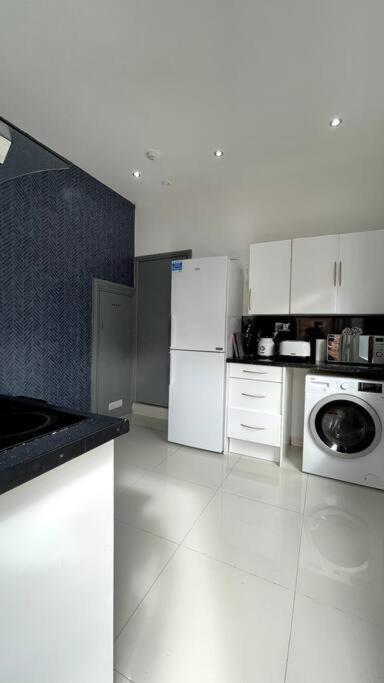 Luxury 2 Bed Duplex Apartment By Yo Room! - Leicester City- Free Parking Kültér fotó