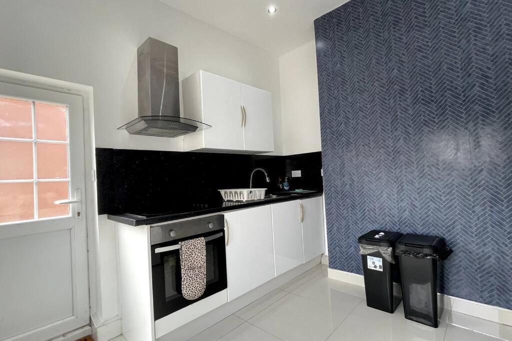 Luxury 2 Bed Duplex Apartment By Yo Room! - Leicester City- Free Parking Kültér fotó