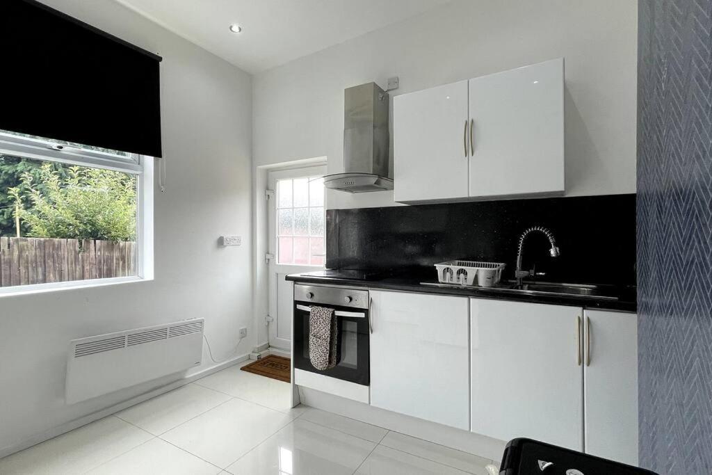 Luxury 2 Bed Duplex Apartment By Yo Room! - Leicester City- Free Parking Kültér fotó